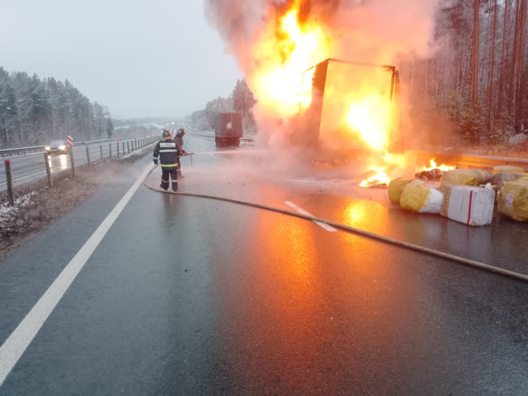 Пожарные ликвидировали возгорание фуры на трассе М-5