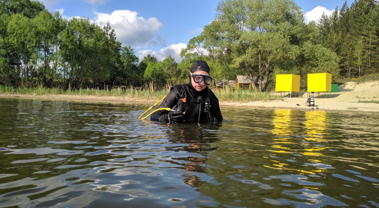 Спасатели-водолазы продолжают обследование водоемов в местах массовых купаний. 
