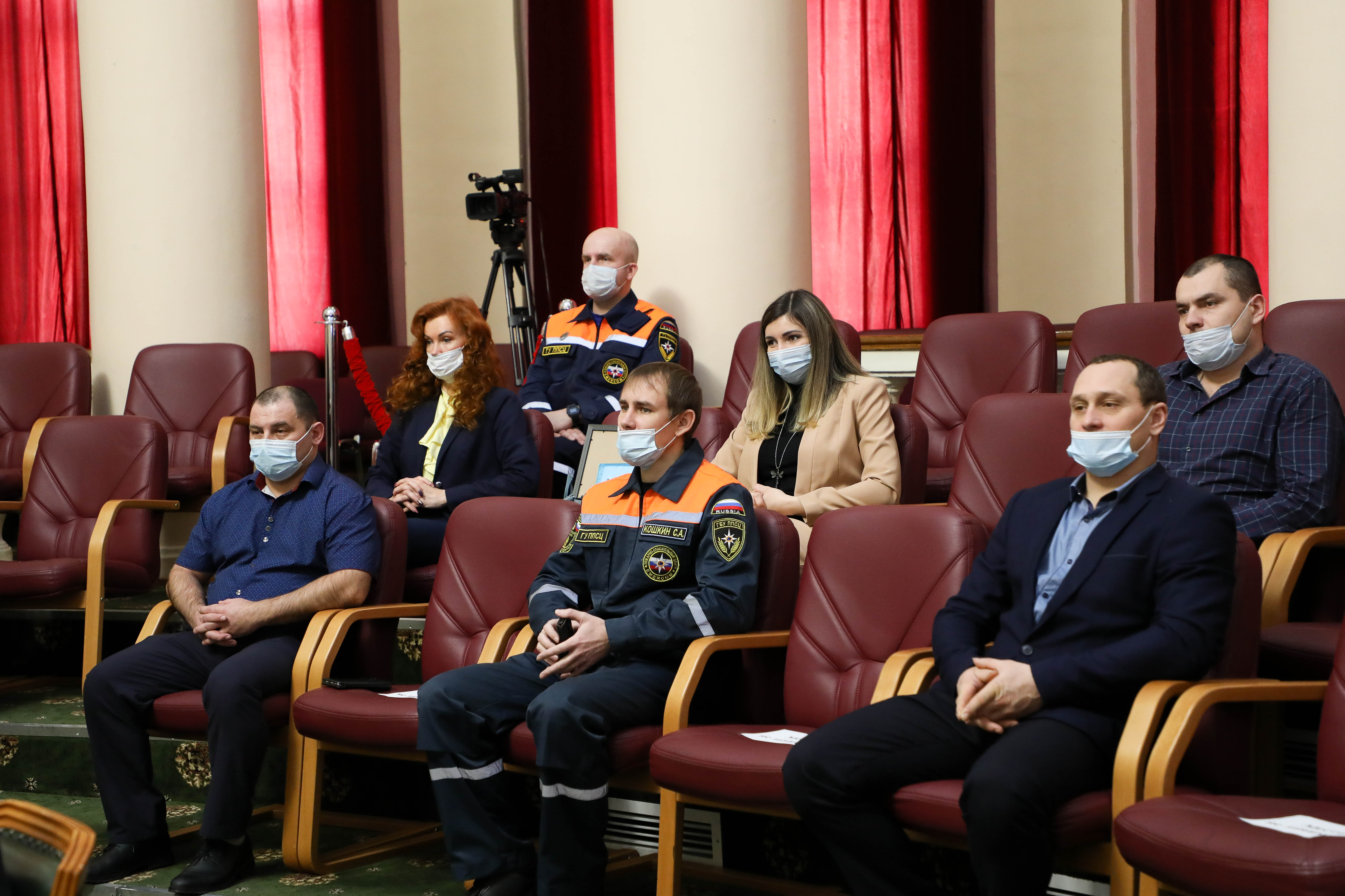Сотрудникам центра вручены награды Губернатора и Законодательного собрания Пензенской области.