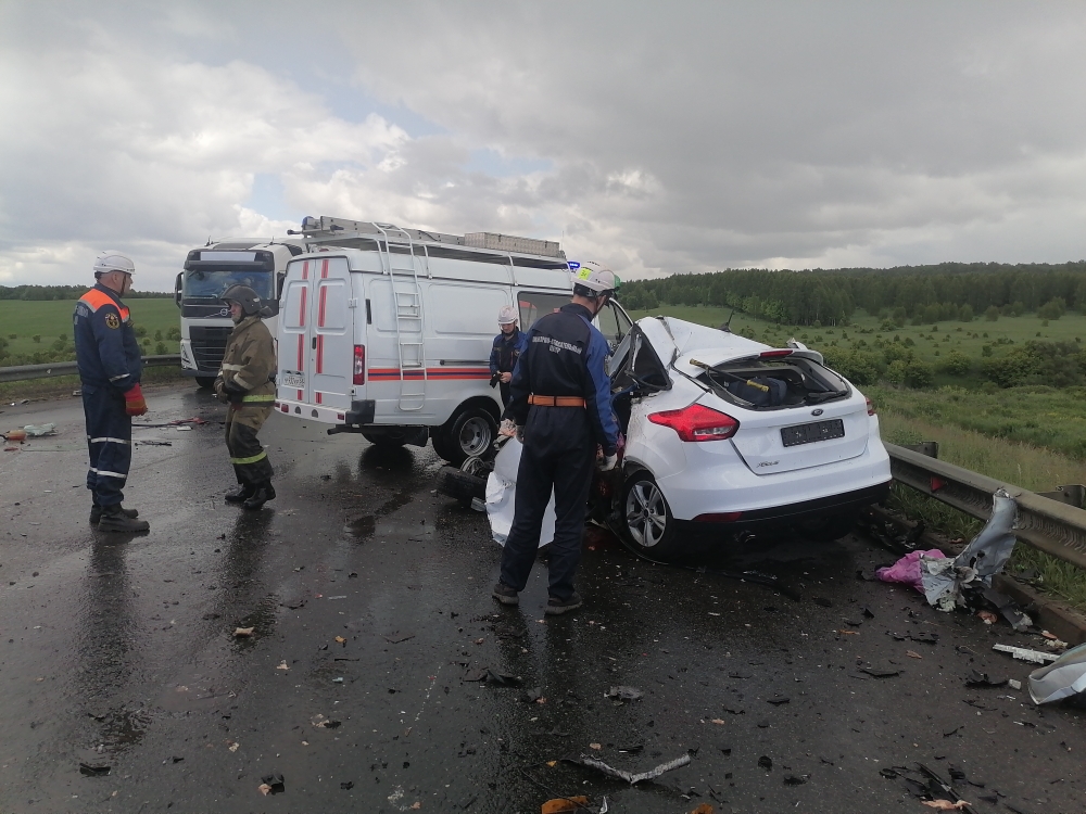Спасатели деблокировали погибших в результате ДТП