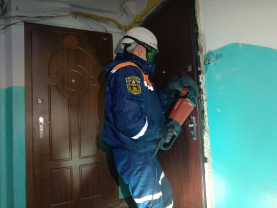 Спасатели обеспечили медикам доступ в квартиру