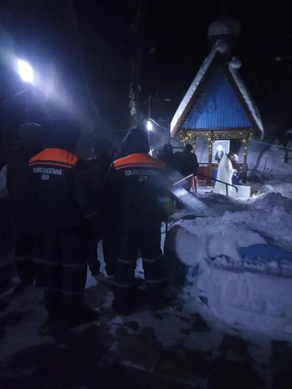 Пожарные обеспечивали безопасность во время крещенских купаний