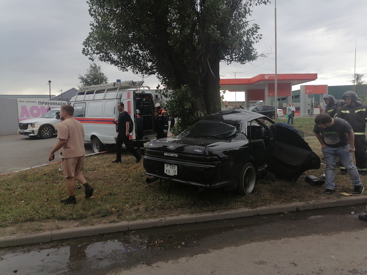 Спасатели деблокировали пострадавших в результате ДТП