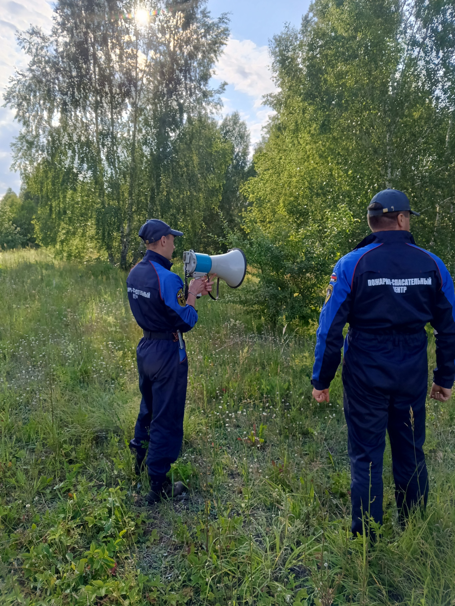 Спасатели нашли потерявшихся грибников Спасатели нашли потерявшихся грибников