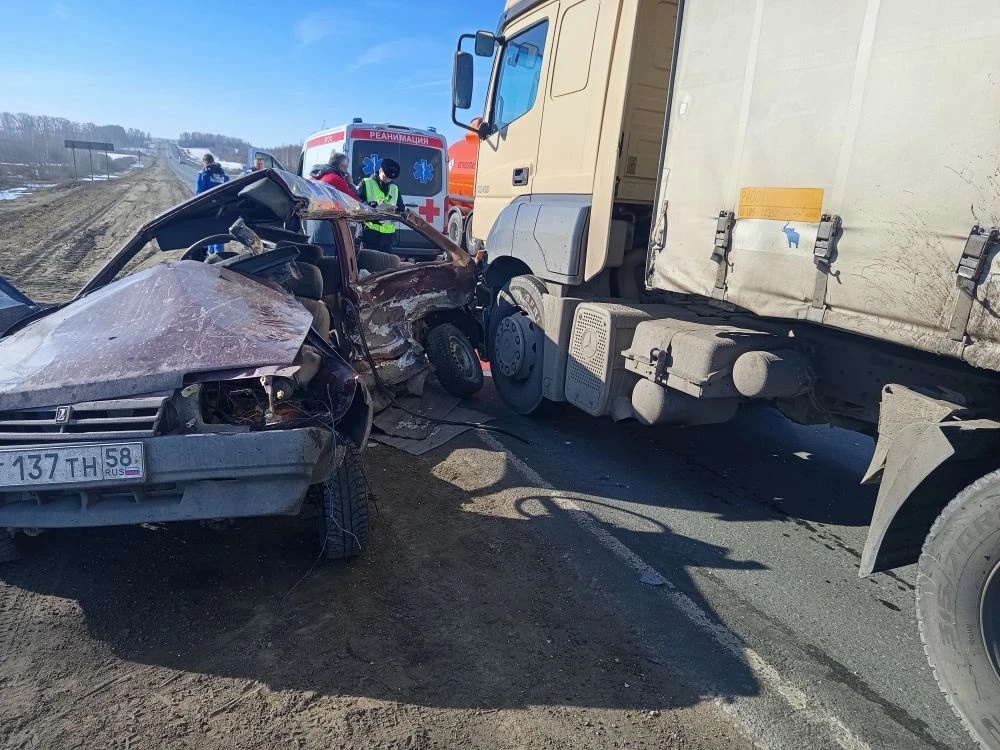 Пожарные деблокировали погибшего в результате ДТП