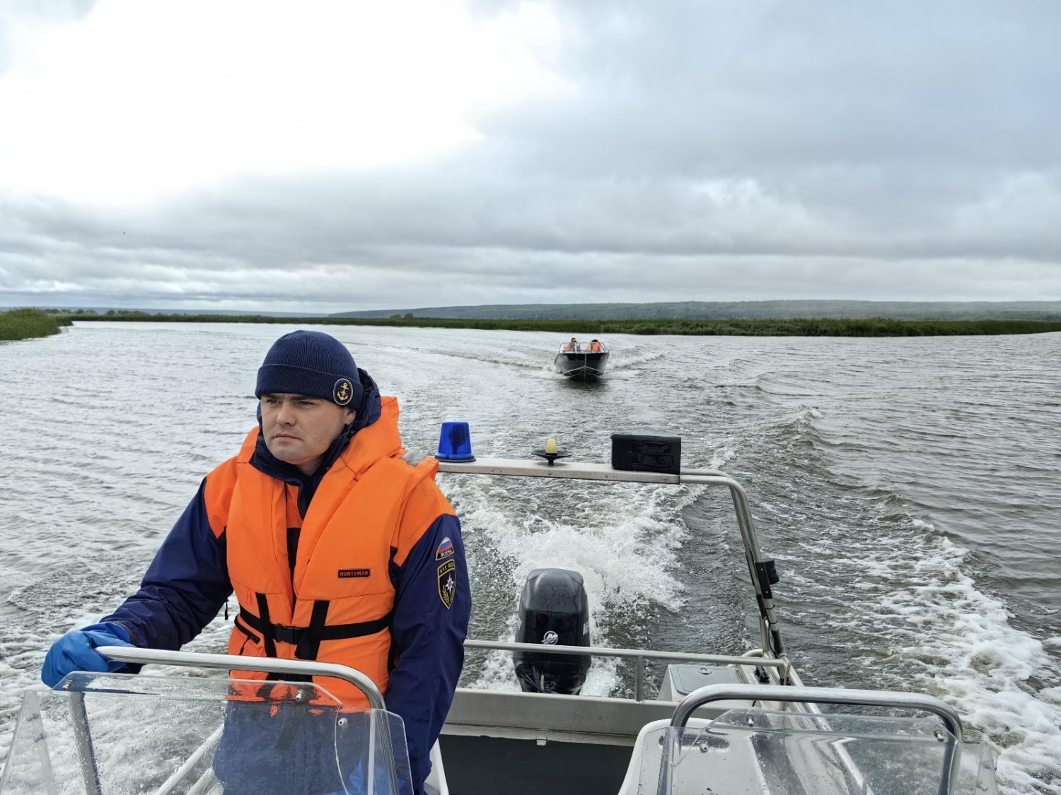 Спасатели произвели водолазный поиск Спасатели произвели водолазный поиск