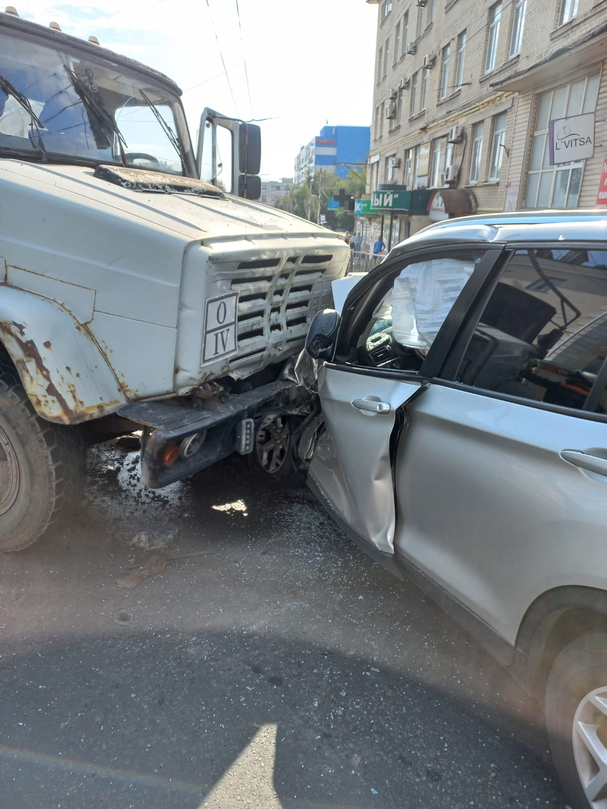 Спасатели приняли участие в ликвидации последствий ДТП Спасатели приняли участие в ликвидации последствий ДТП