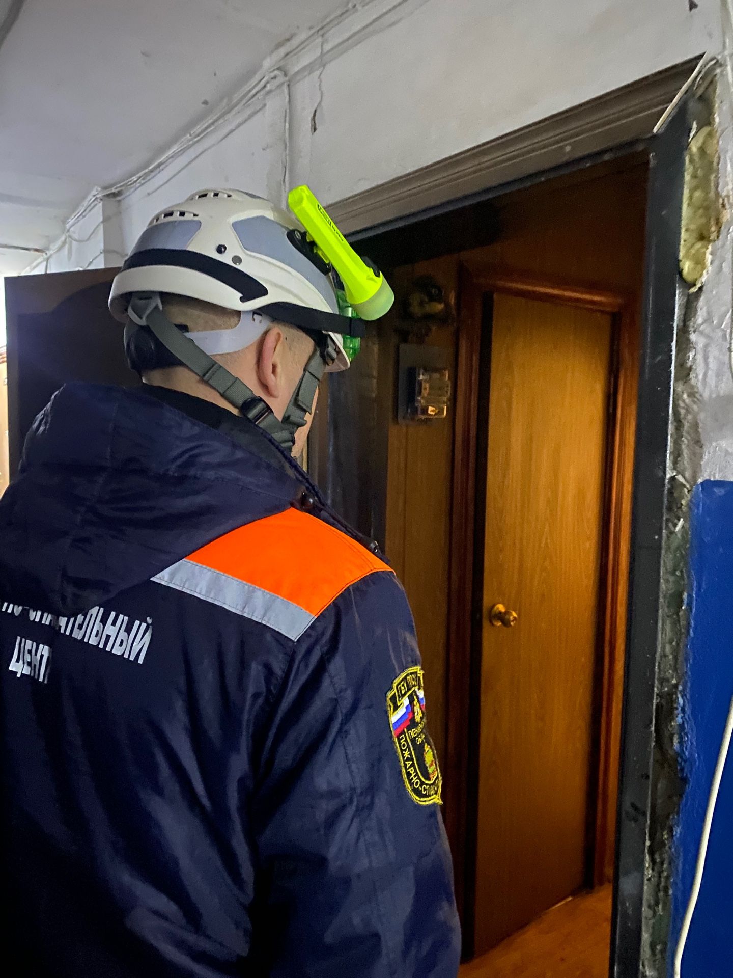 Спасатели помогли женщине получить медицинскую помощь