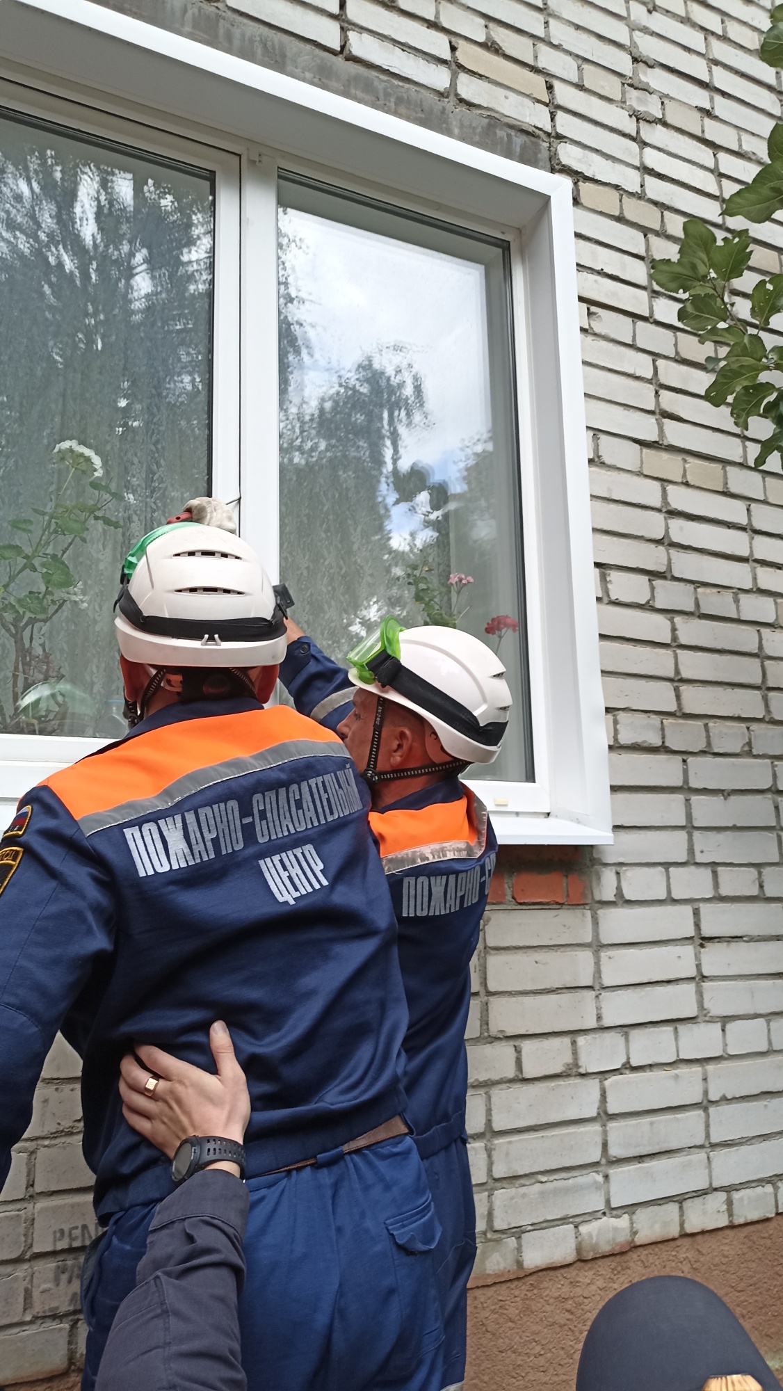 Спасатели помогли мужчине получить медицинскую помощь