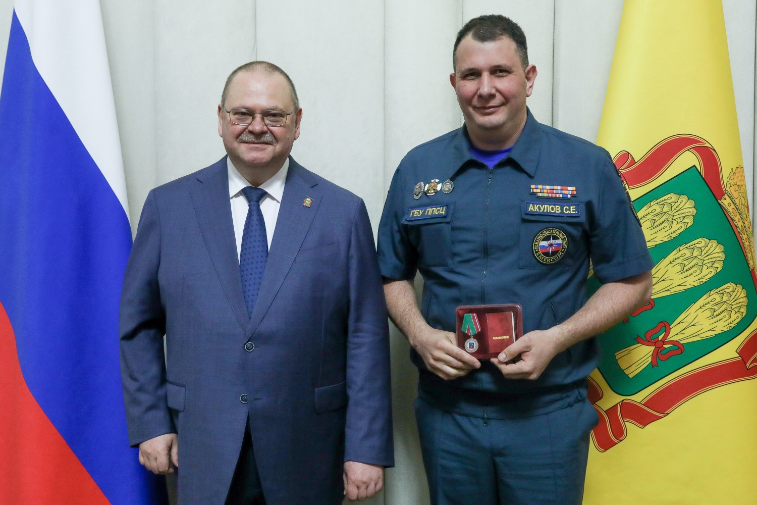 Губернатор вручил медаль начальнику ГУ "ППСЦ"