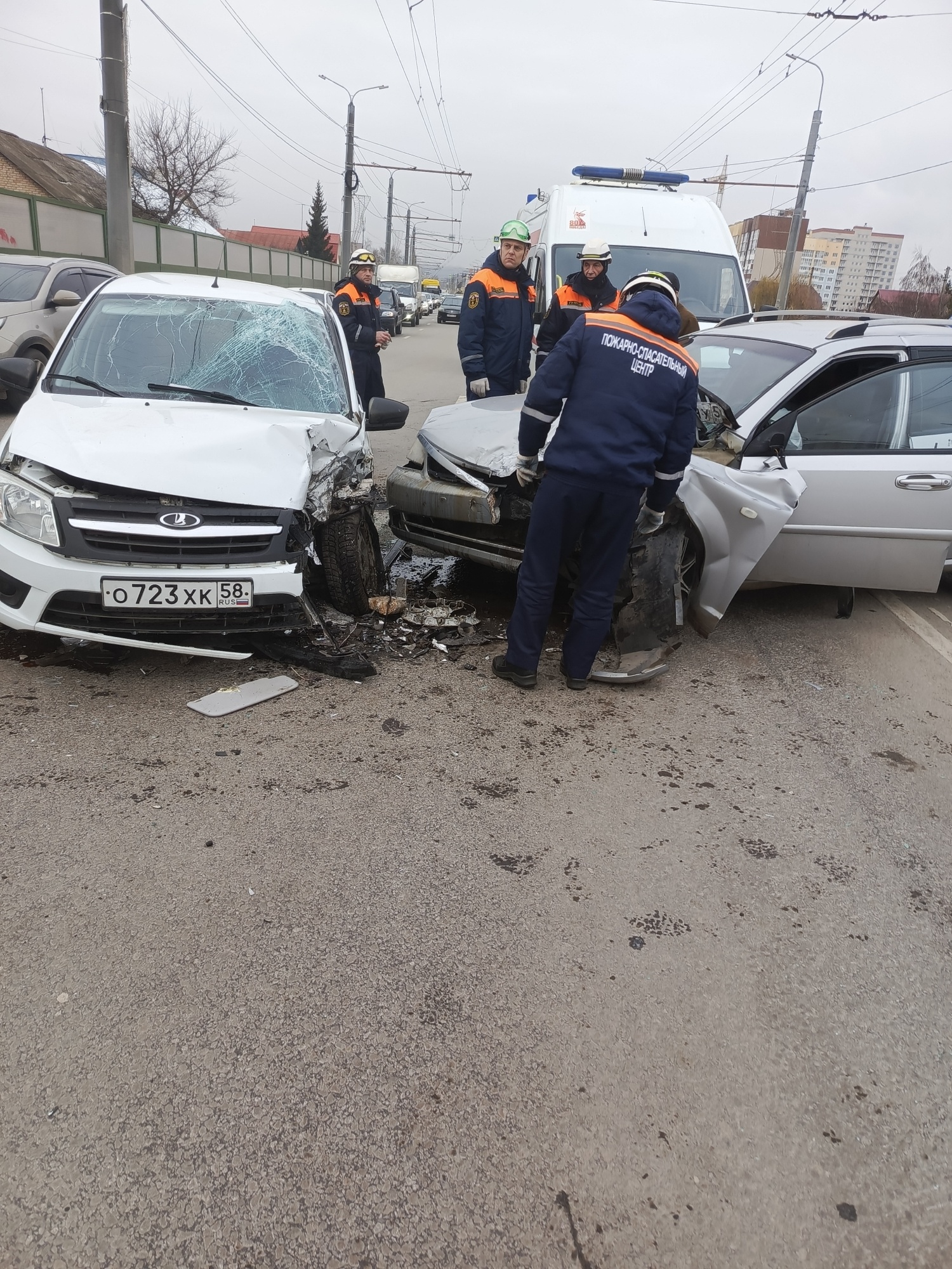 Спасатели приняли участие в ликвидации последствий ДТП