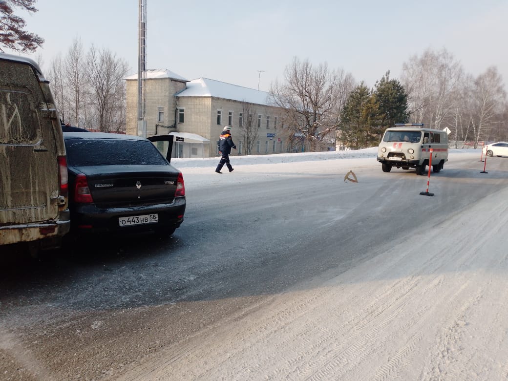 Пожарные ликвидировали последствия ДТП Пожарные ликвидировали последствия ДТП