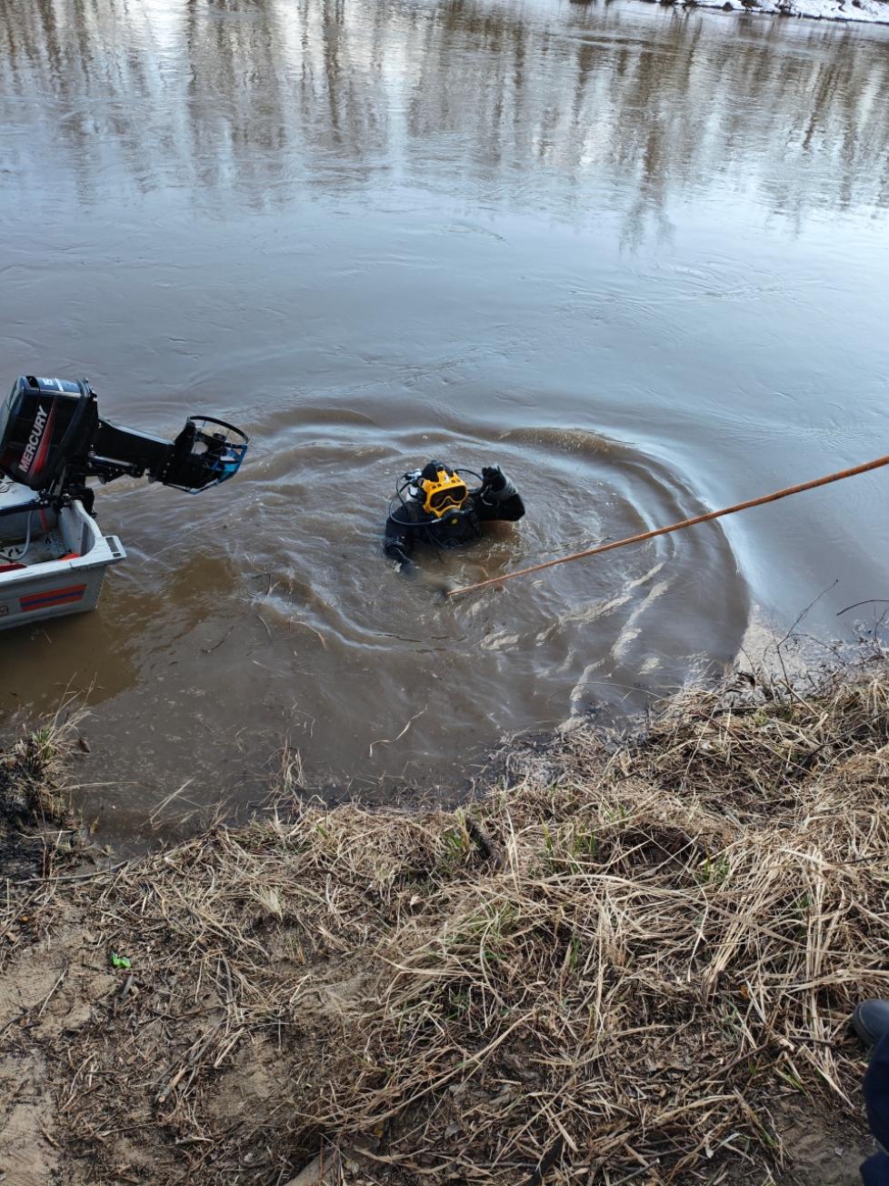 Спасатели произвели водолазный поиск