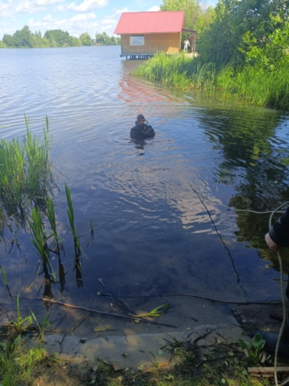Спасатели произвели водолазный поиск