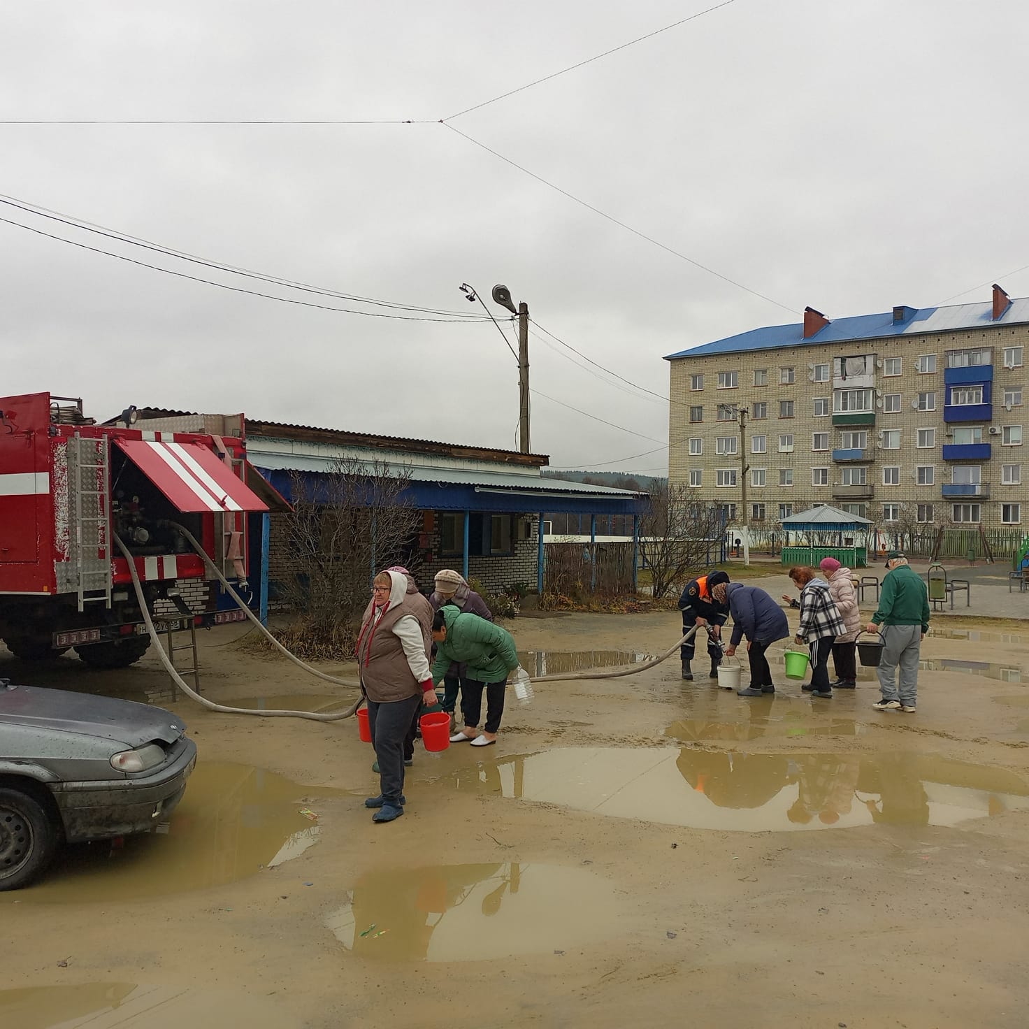 Пожарные организовали подвоз воды жителям Чаадаевки