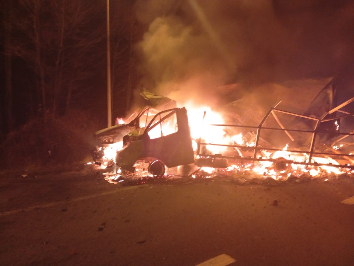 Пожарные ликвидировали последствия ДТП на трассе М5