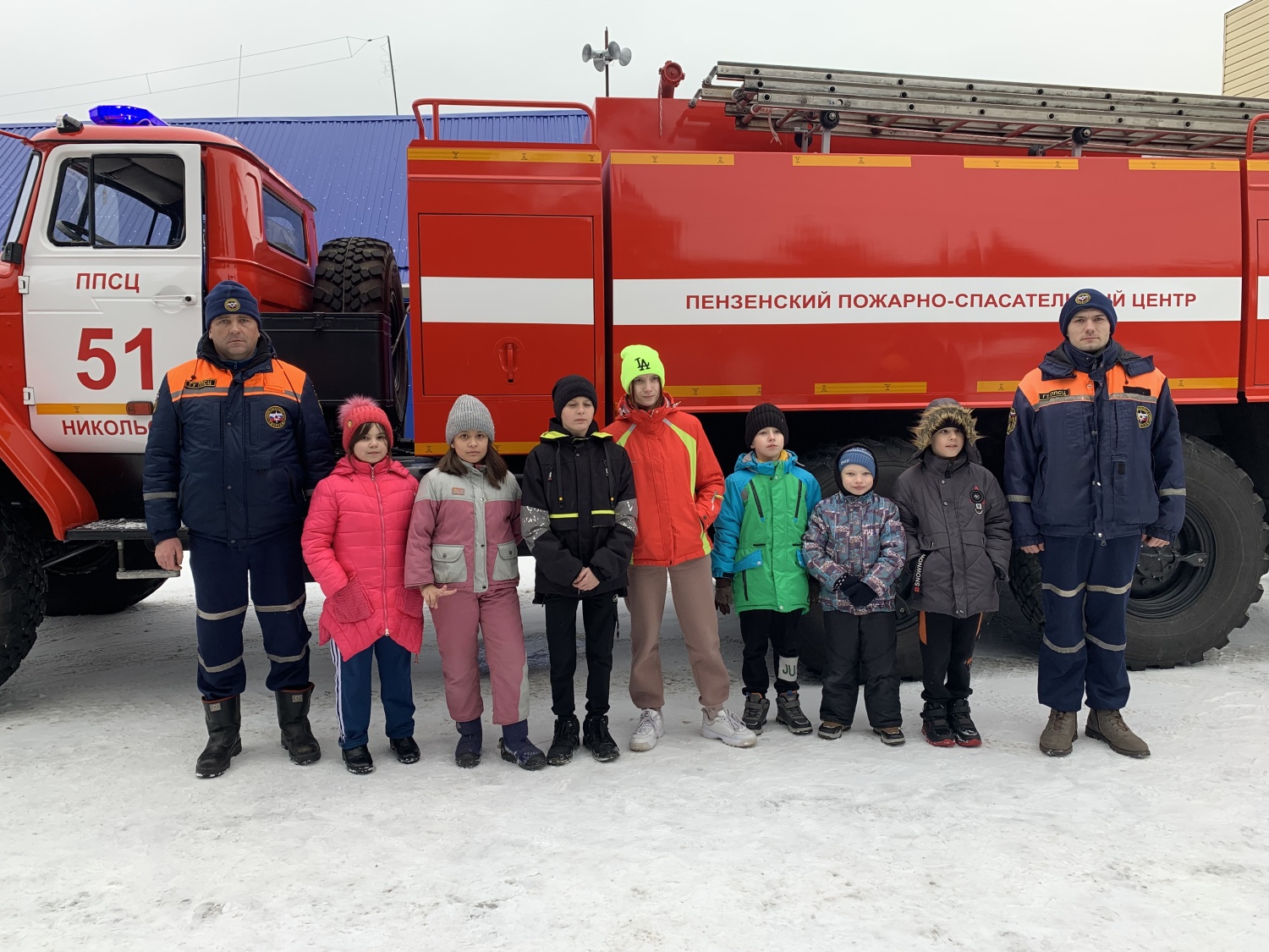 Пожарные ПСЧ-51 г. Никольска провели экскурсию для детей