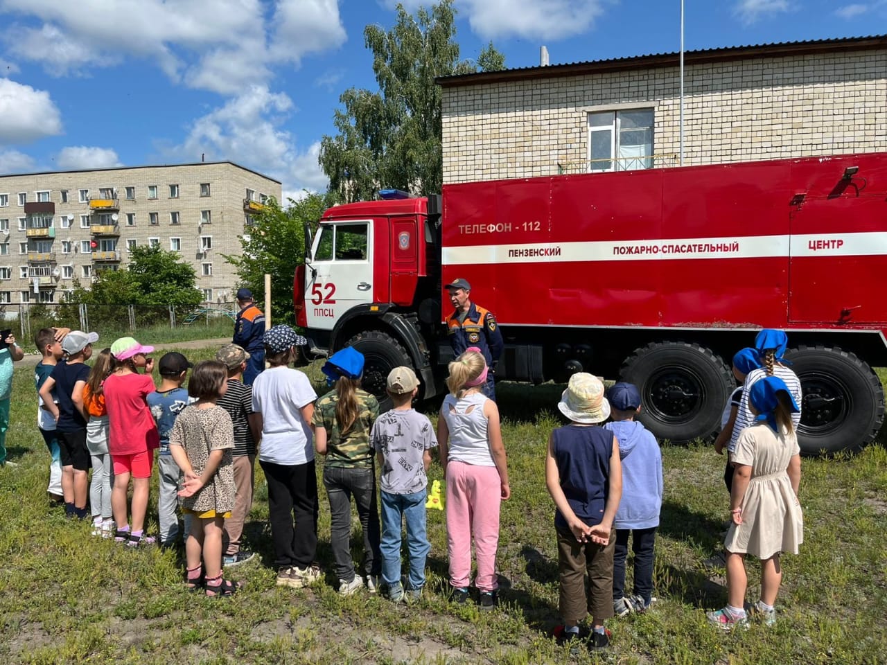 Пожарные провели занятие с детьми