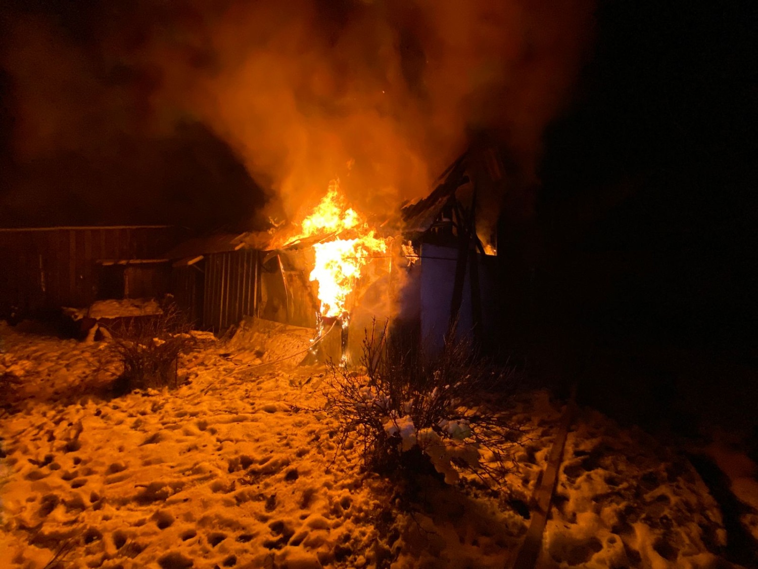 Пожарные ликвидировали возгорание в Никольске