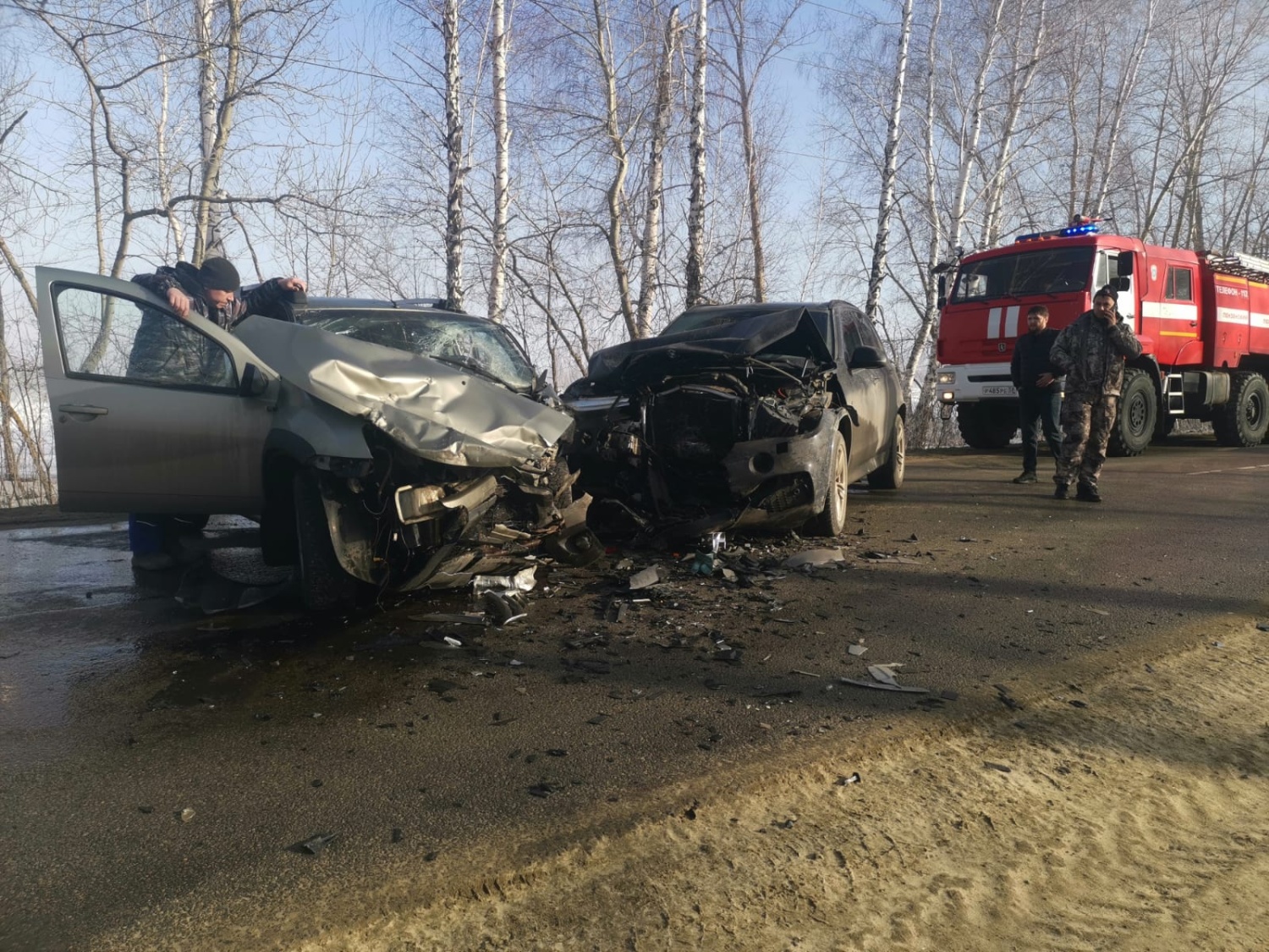 Пожарные ликвидировали последствия ДТП Пожарные ликвидировали последствия ДТП