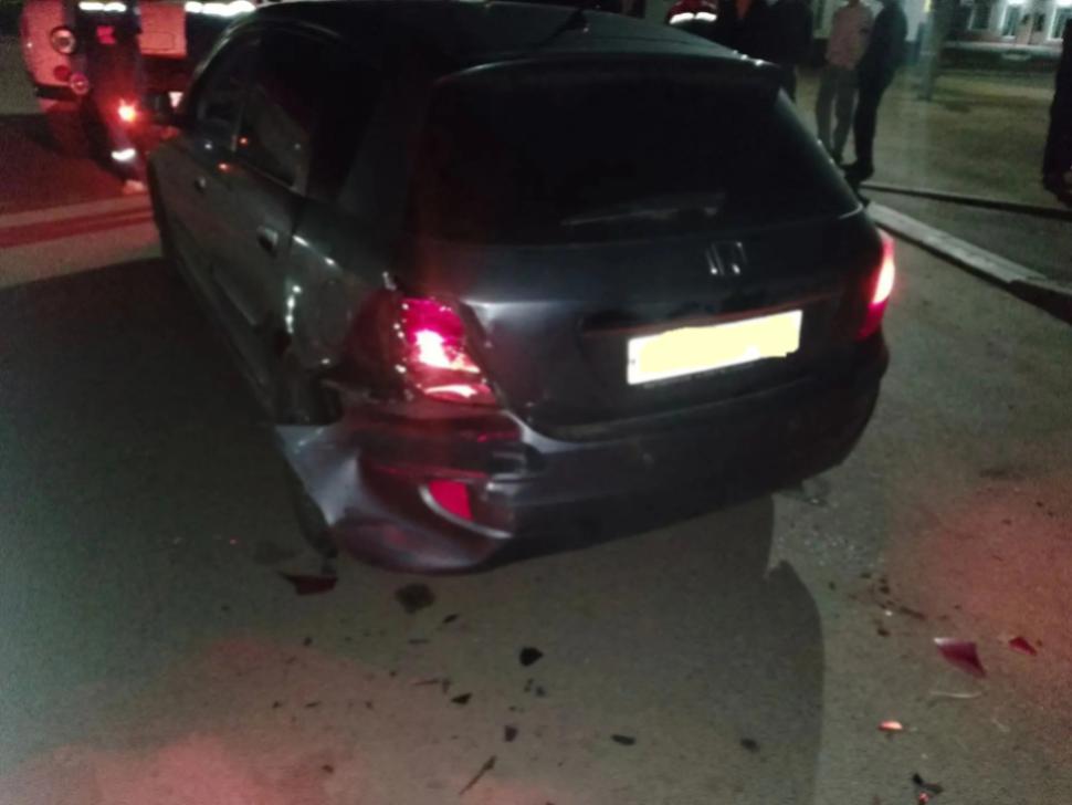 Пожарные ликвидировали последствия ДТП Пожарные ликвидировали последствия ДТП
