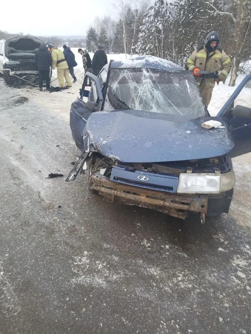 Пожарные ликвидировали последствия ДТП