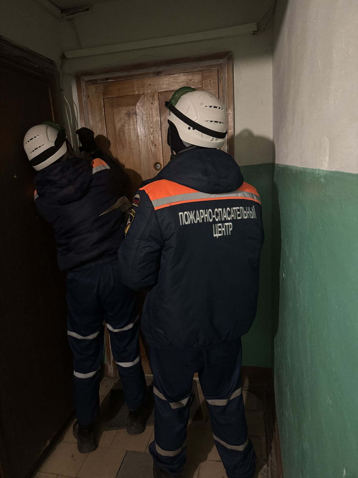 Спасатели помогли пожилой женщине получить медицинскую помощь