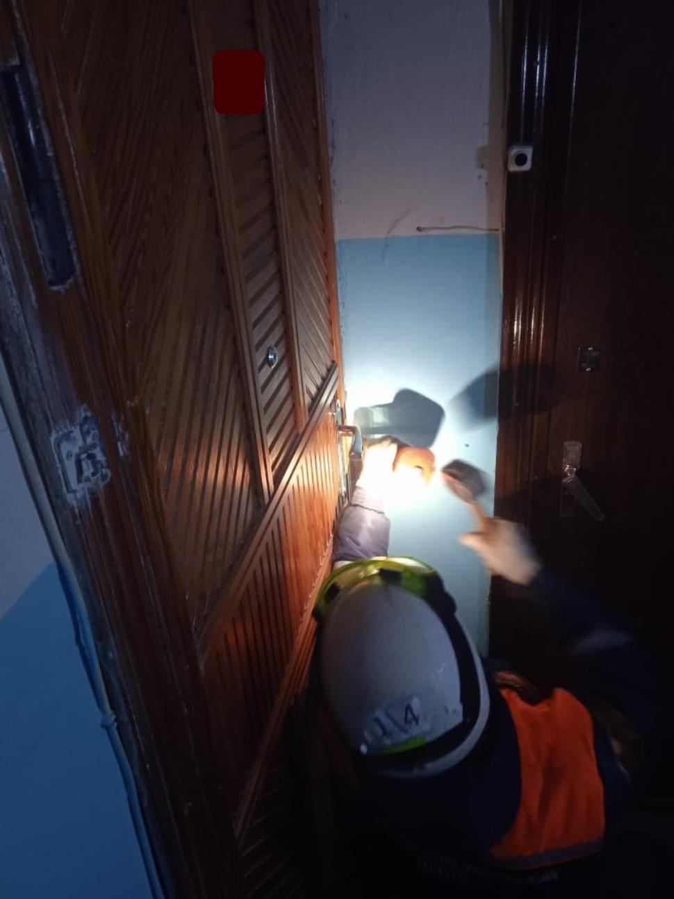 Спасатели помогли женщине получить медицинскую помощь