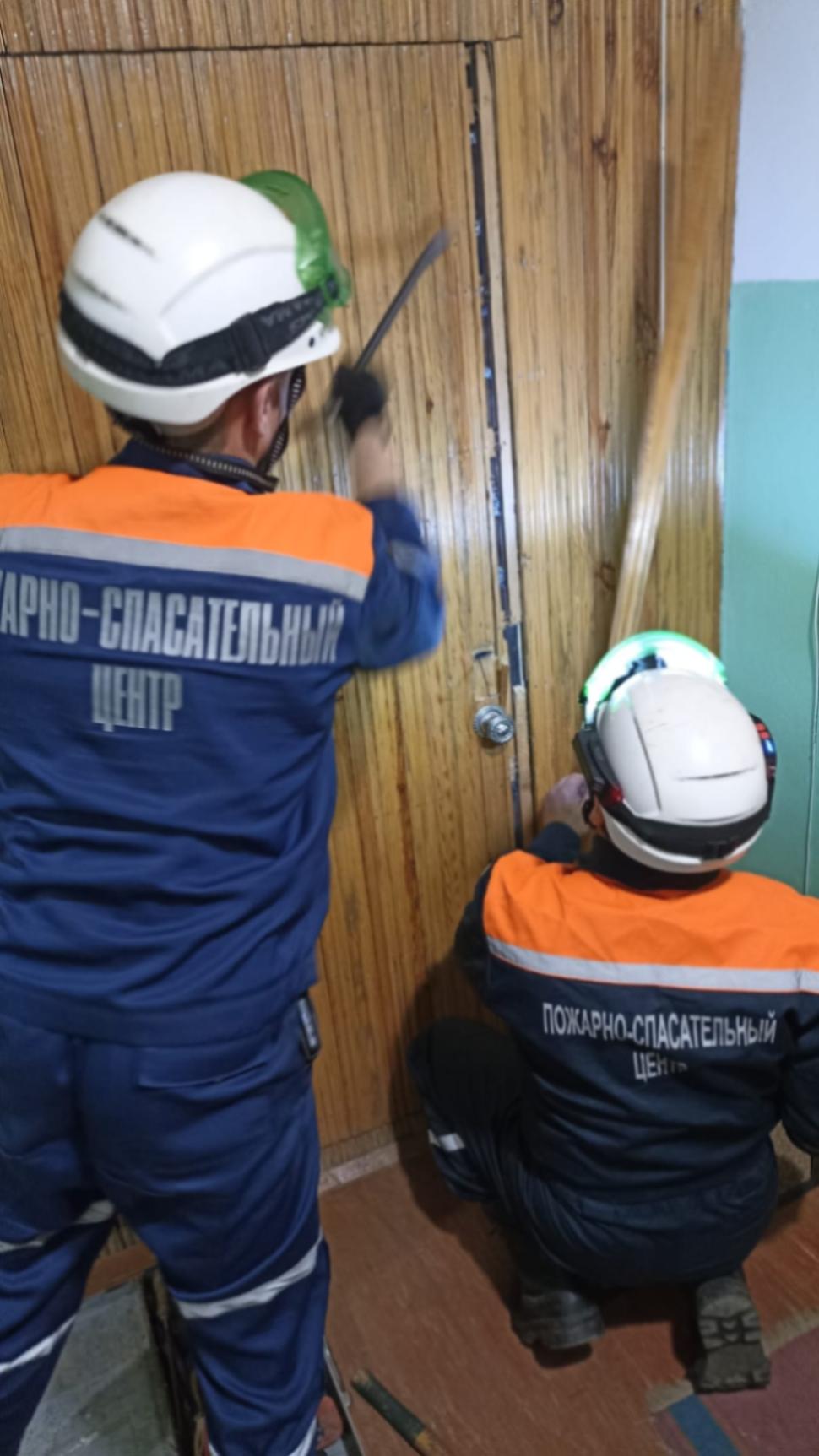 Спасатели помогли женщине получить медицинскую помощь
