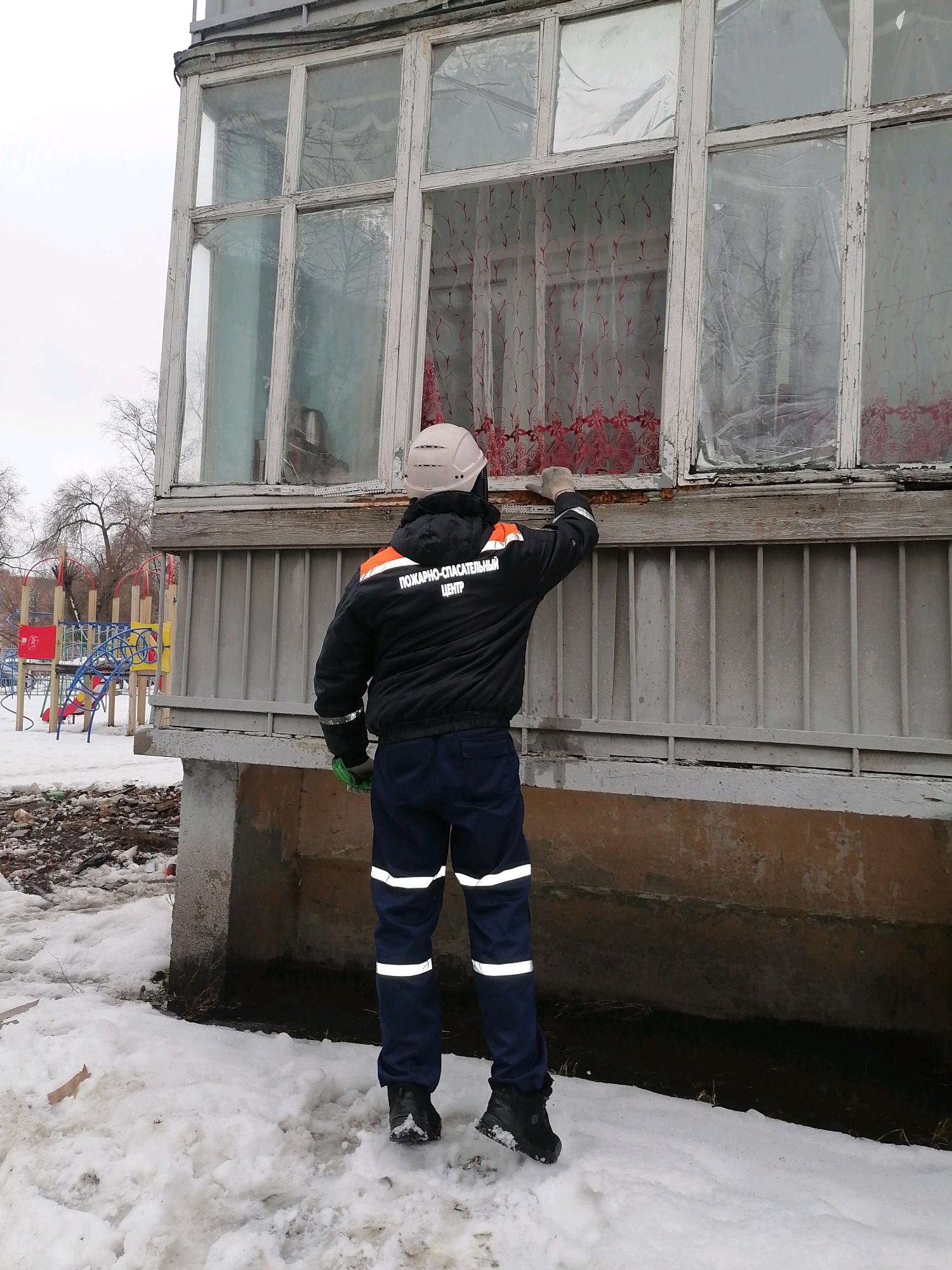 Спасатели выезжали на происшествия социально-бытового характера