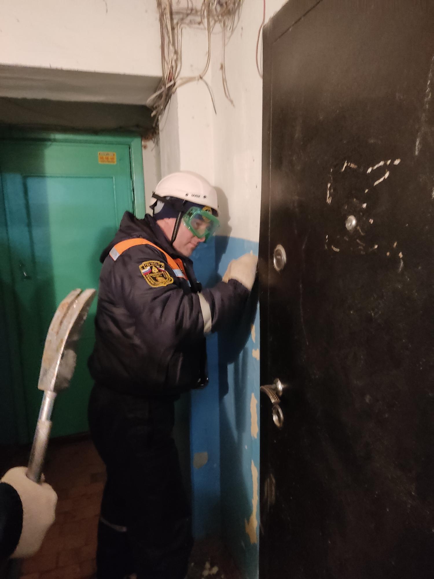 Спасатели помогли женщине получить медицинскую помощь