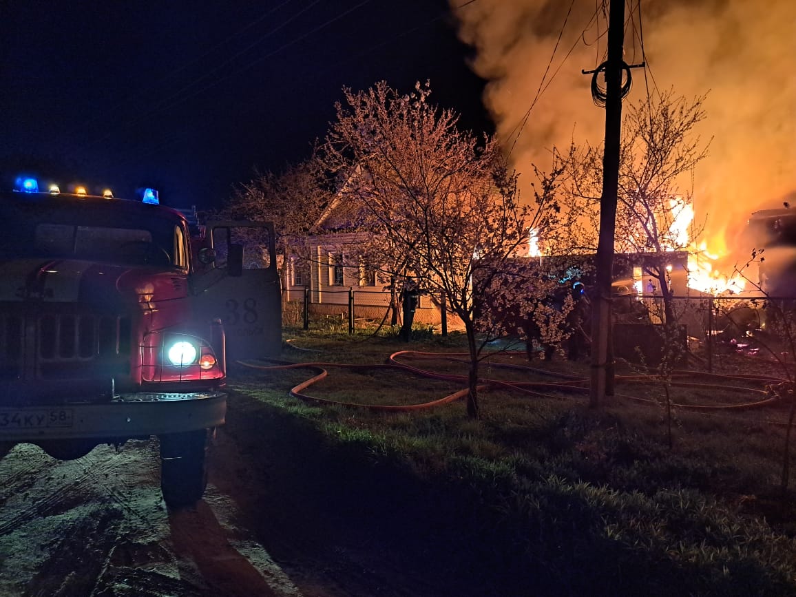Пожарные ликвидировали возгорание в Никольске