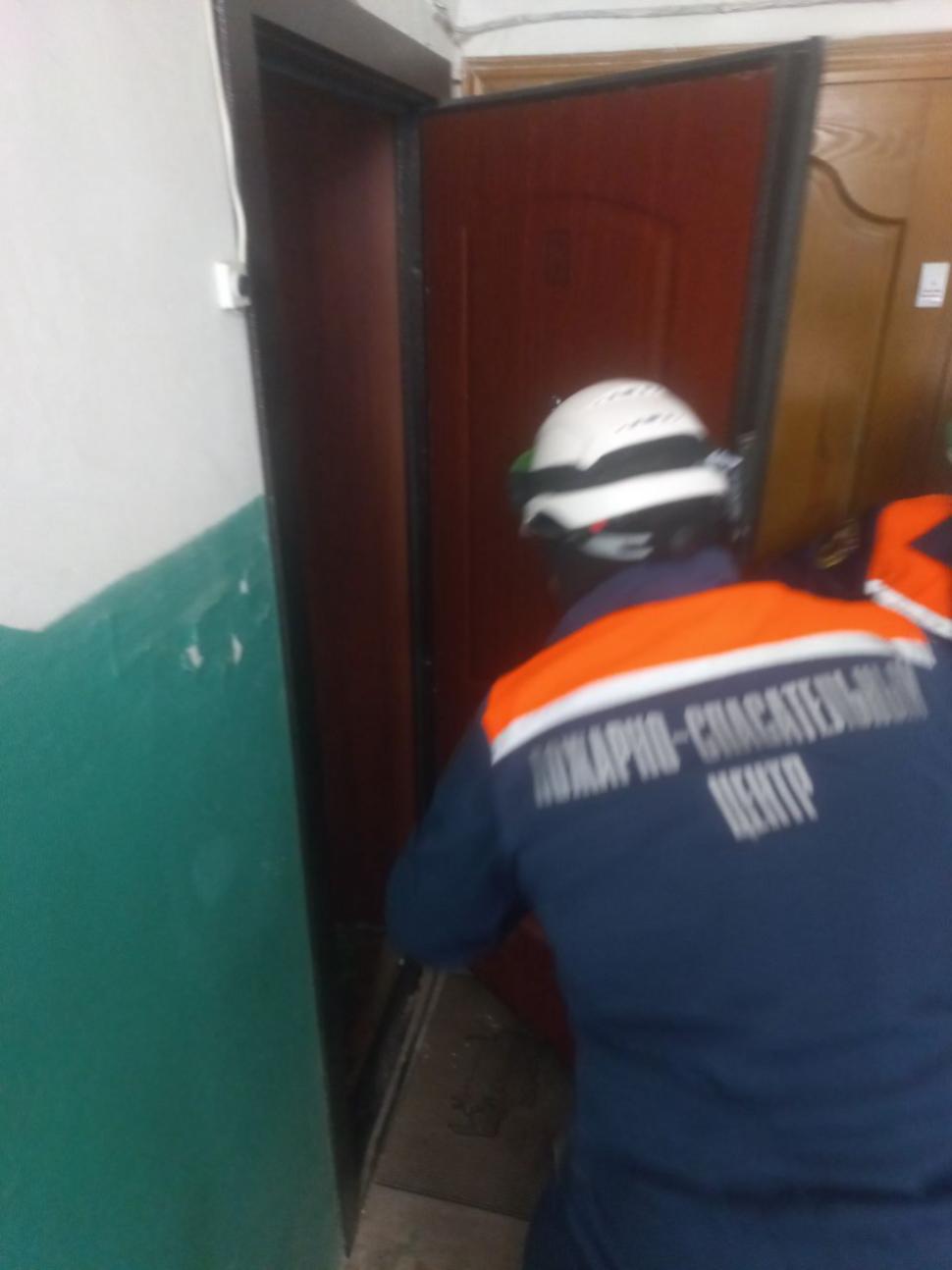 Спасатели помогли пожилой женщине получить медицинскую помощь