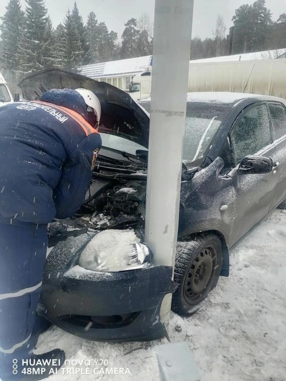 Пожарные ликвидировали последствия ДТП