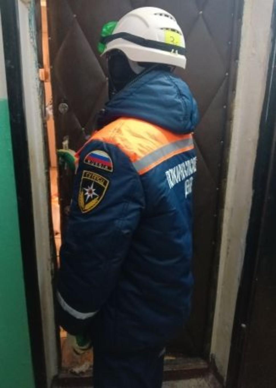 Спасатели помогли пожилой женщине получить медицинскую помощь