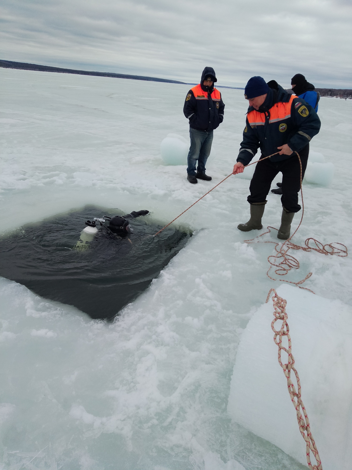 На Сурском водохранилище прошли учения водолазов На Сурском водохранилище прошли учения водолазов