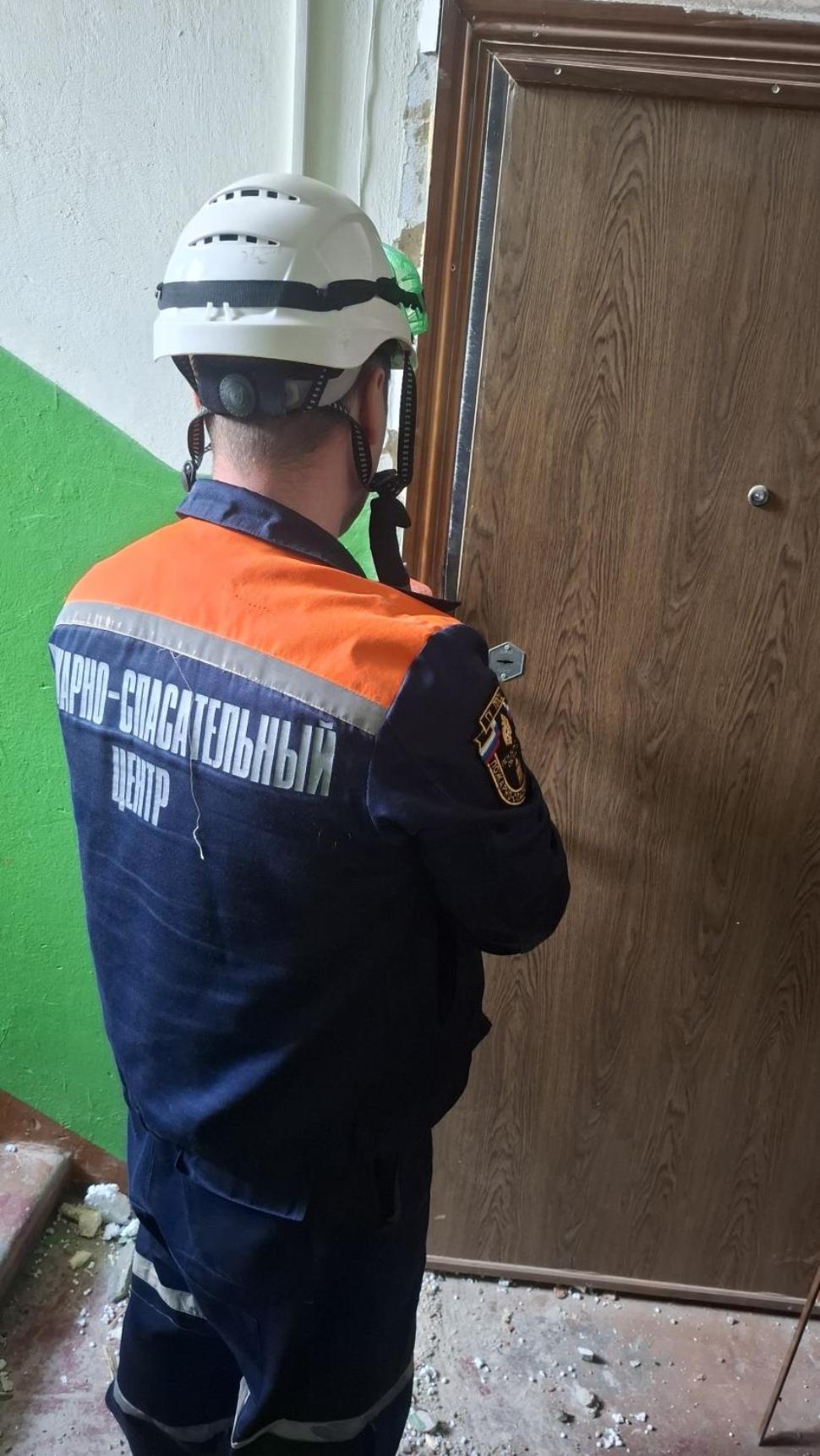 Спасатели обеспечили медикам доступ в квартиру