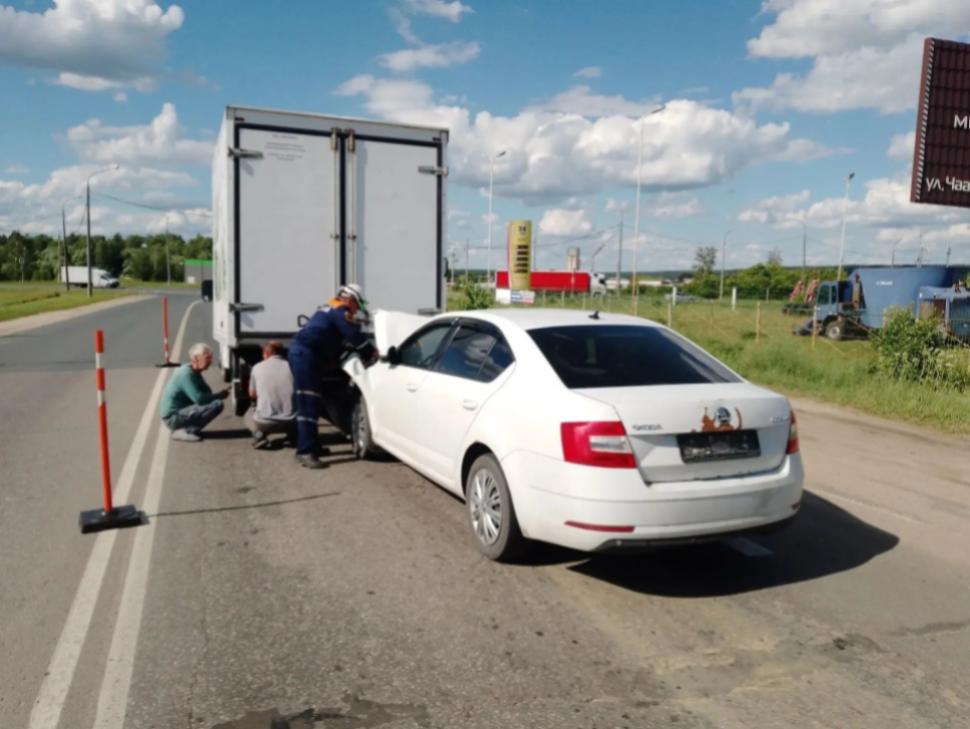 Пожарные приняли участие в ликвидации последствий ДТП