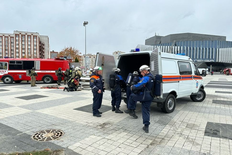Спасатели и пожарные центра приняли участие в пожарно-тактическом учении на ККЗ "Пенза".