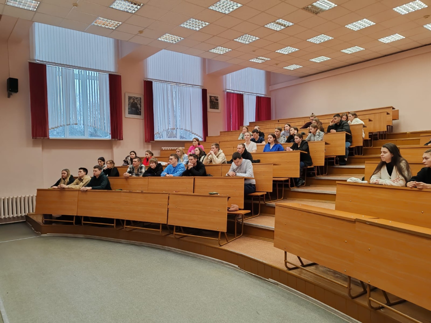 Спасатели провели занятие для студентов