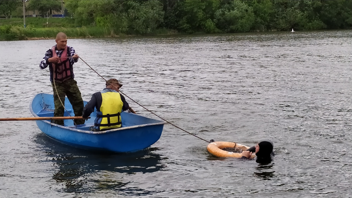 Проведены практические занятия по ведению спасательных работ на воде и оказанию первой помощи пострадавшему.
