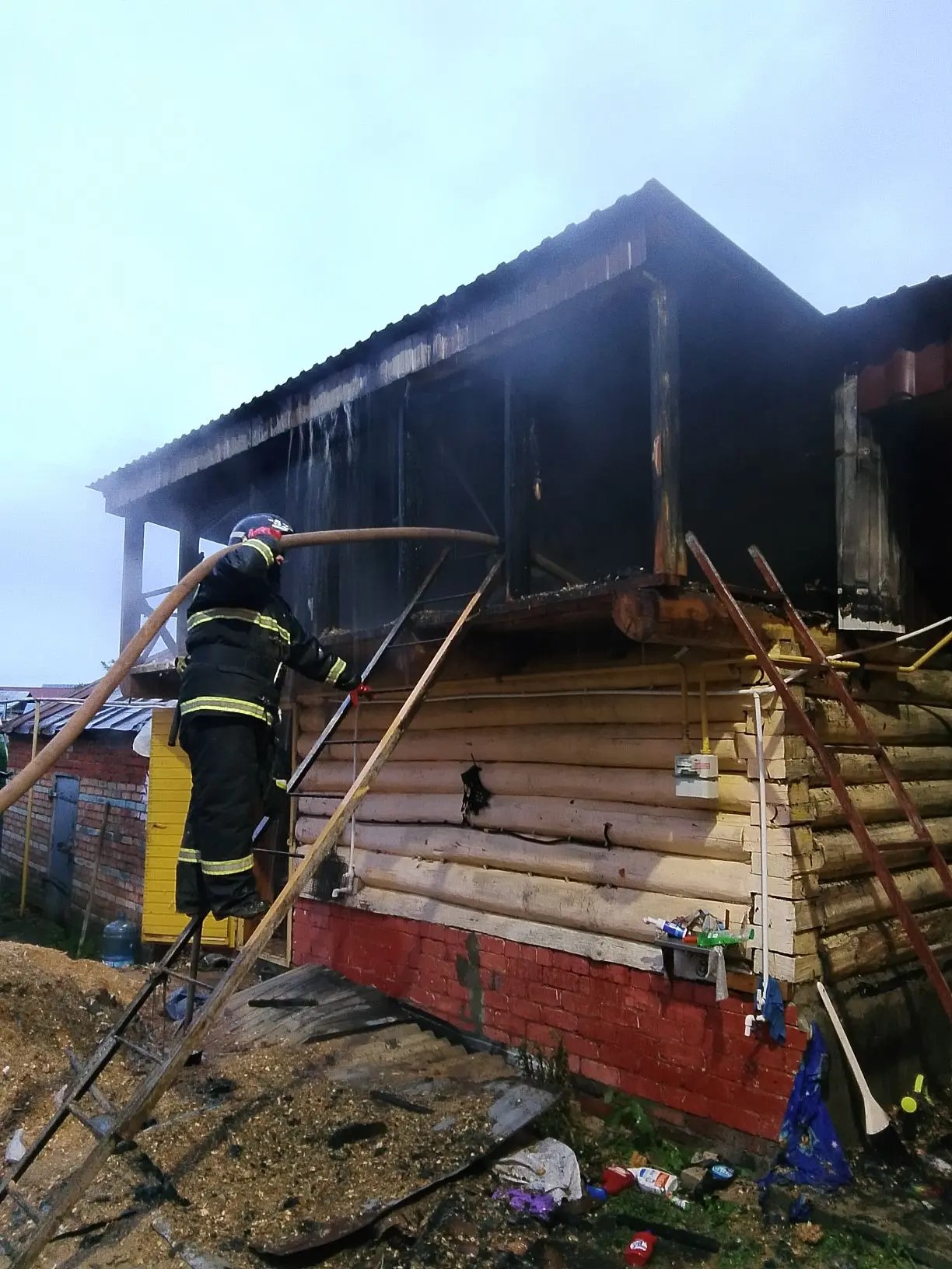 Пожарные ликвидировали возгорание в Ср. Елюзани Пожарные ликвидировали возгорание в Ср. Елюзани