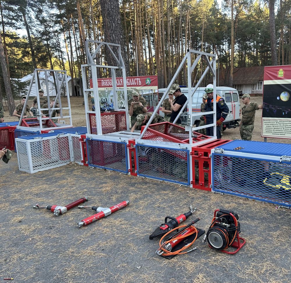 Спасатели провели практические занятия с бойцами отряда "Тигр". Спасатели провели практические занятия с бойцами отряда "Тигр".