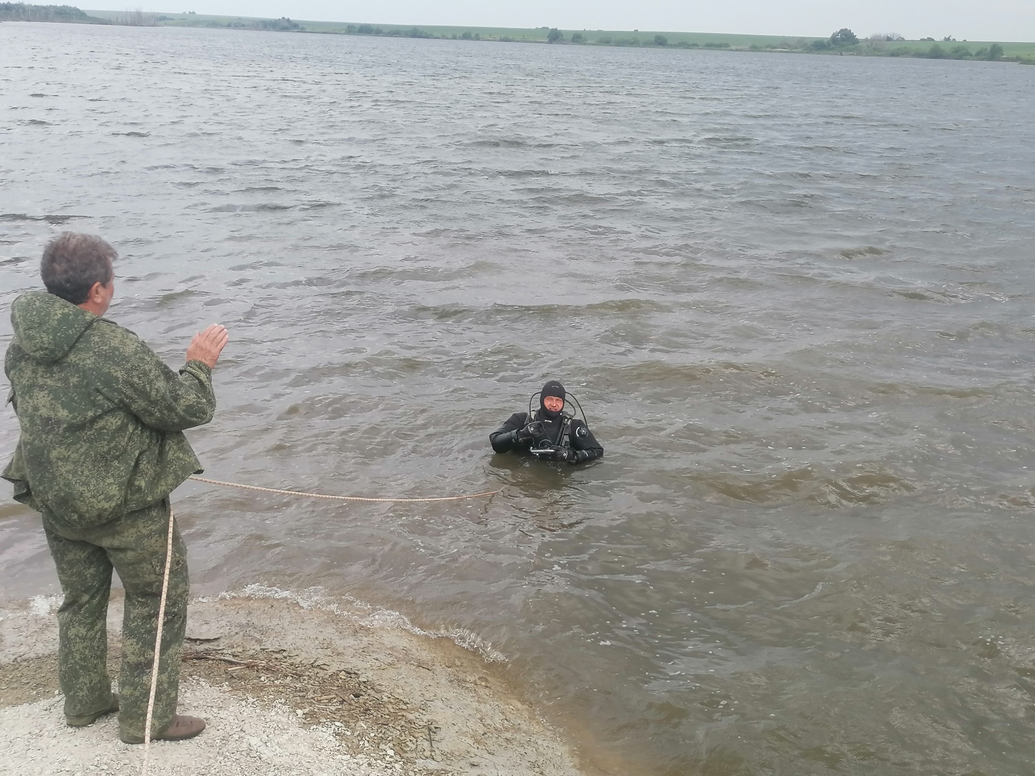 Водолазы извлекли тело мужчины из водоема Водолазы извлекли тело мужчины из водоема