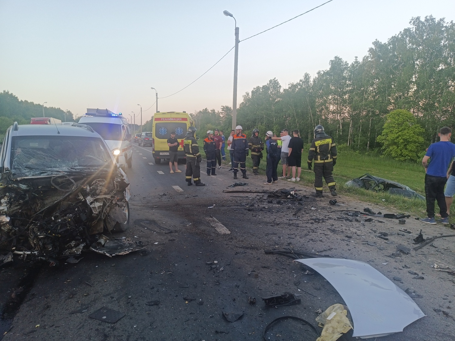 Спасатели деблокировали водителя, зажатого в автомобиле в результате ДТП