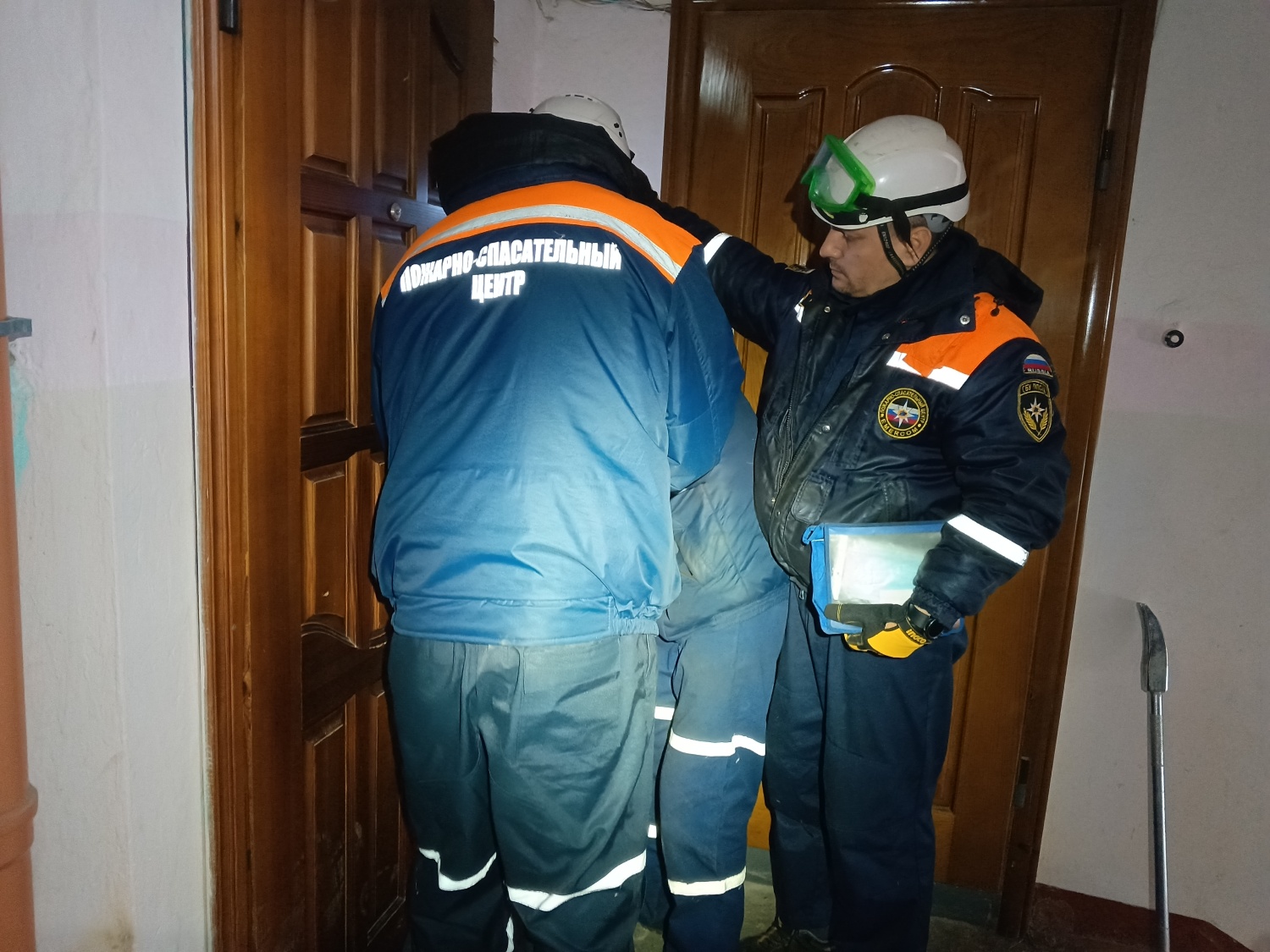 За 22-23 апреля спасатели пять раз выезжали на вскрытие дверей За 22-23 апреля спасатели пять раз выезжали на вскрытие дверей