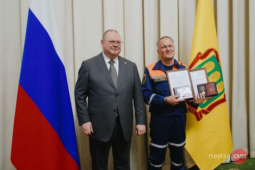 Губернатор вручил награды спасателям ГУ "ППСЦ" Губернатор вручил награды спасателям ГУ "ППСЦ"