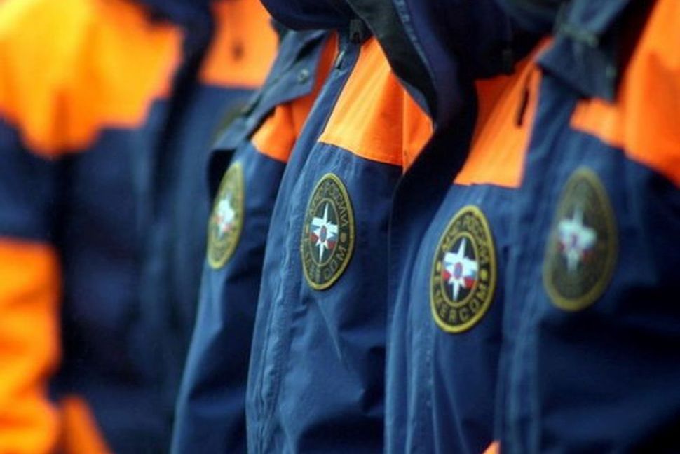 Спасатели помогли 10-летнему ребенку Спасатели помогли 10-летнему ребенку