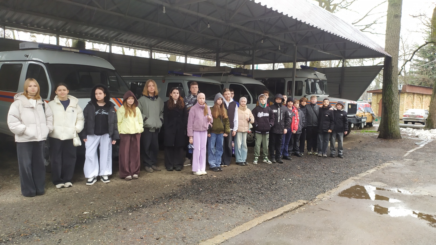 Спасатели провели экскурсию по поисково-спасательной службе