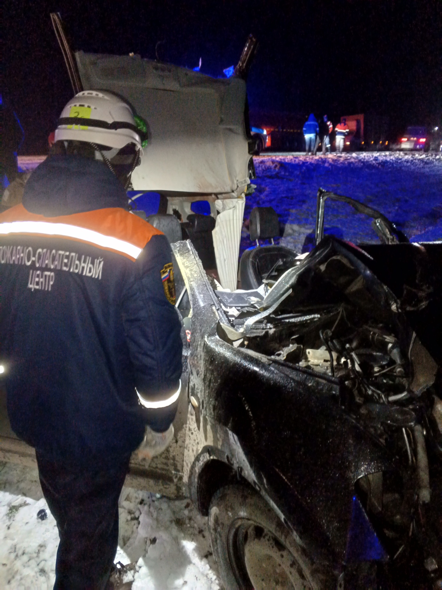 Спасатели приняли участие в ликвидации последствий ДТП Спасатели приняли участие в ликвидации последствий ДТП